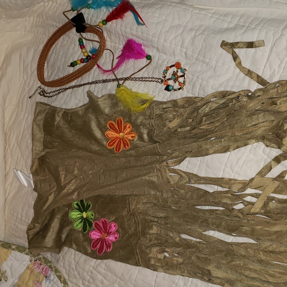 Costume - Picture 4 of 7
